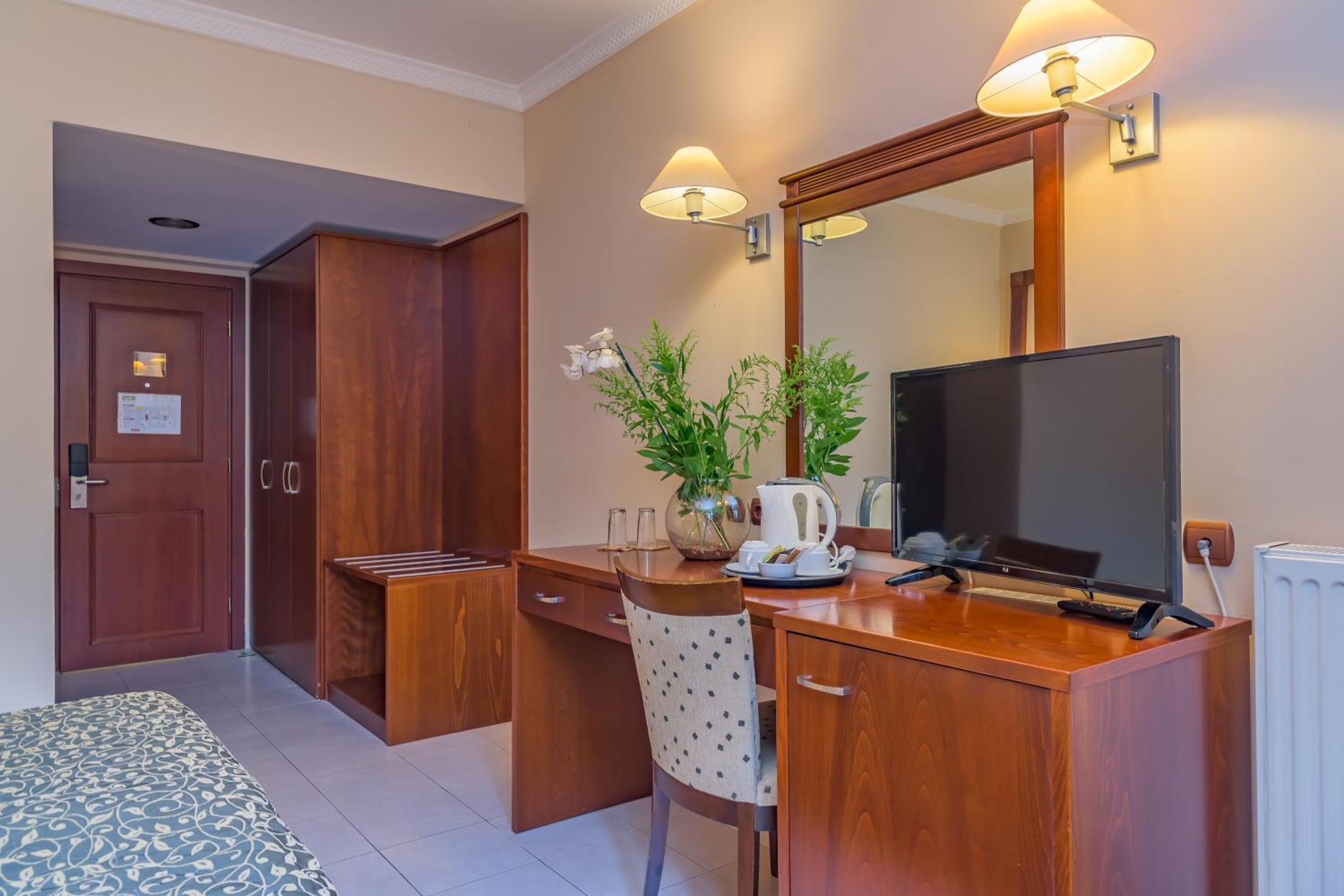 Avalon Airport Hotel Thessaloniki Thermi Room photo